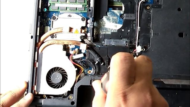 Membongkar Laptop Lenovo G770 / Disassemble Lenovo смотреть онлайн