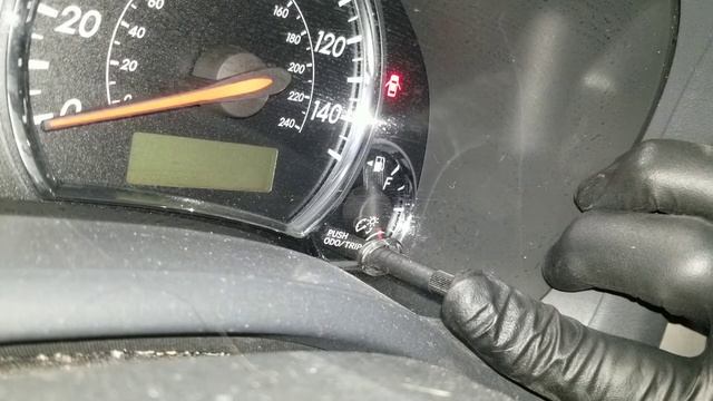 2000-2014 Toyota Corolla Maintenance Required Light Reset in under a minute. смотреть онлайн