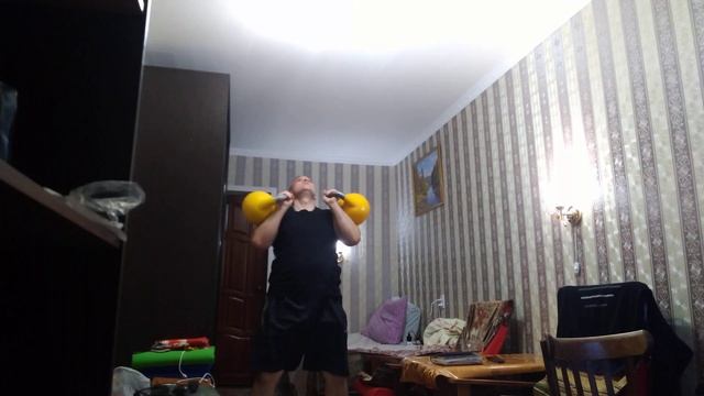 Жим двух гирь по 16 кг по длинному циклу на 20 повторений смотреть онлайн