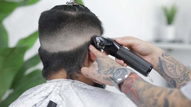 MID FADE TEXTURED CROP HAIRCUT TUTORIAL! 2K20 смотреть онлайн
