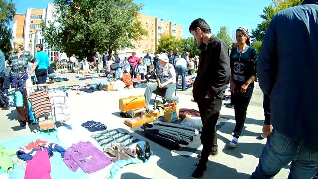 ЧТО МОЖНО КУПИТЬ НА БАРАХОЛКЕ смотреть онлайн