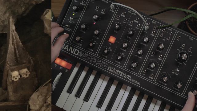 Spelunking Grandmother | Moog Sequencer, Synthstrom Audible Deluge смотреть онлайн