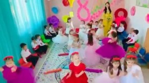 Танец девочек на 8 марта