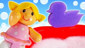 Кукла в ванной и сюрприз полотенце - Игры для девочек с Капуки - Пора купаться