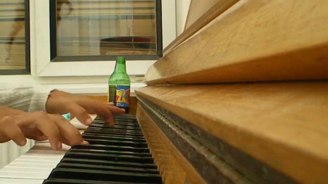 Resistance - Muse (cover on piano) - now with chords смотреть онлайн