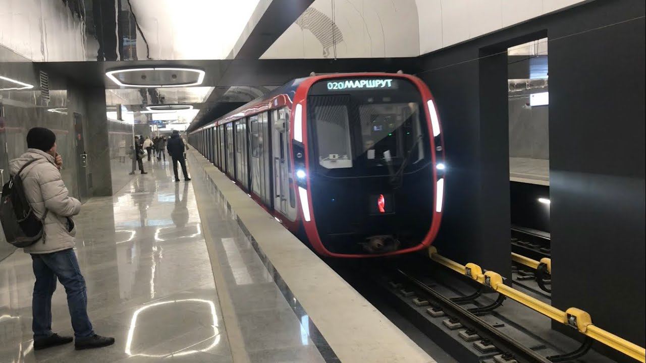 Станция «Кленовый бульвар» Большой Кольцевой линии метро. Движение поездов. смотреть онлайн