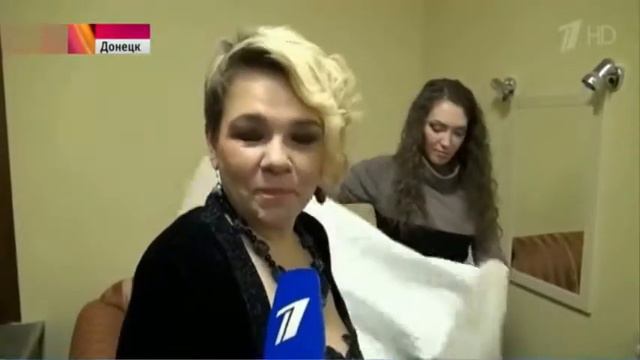 Женщины Ополчения ДНР надели вечерние платья на 8 марта смотреть онлайн