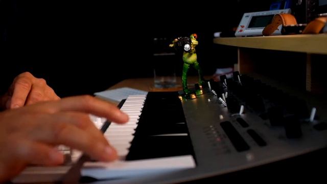 Ableton Live Jam | Playing live bassline on keyboard смотреть онлайн