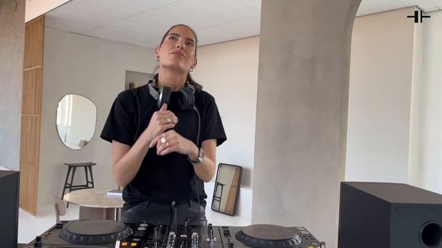 Lilly Palmer "We Control" DJ mix смотреть онлайн