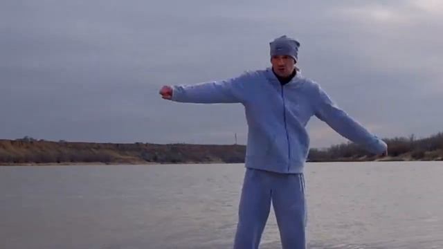 Простая разминка. Зарядка на природе смотреть онлайн