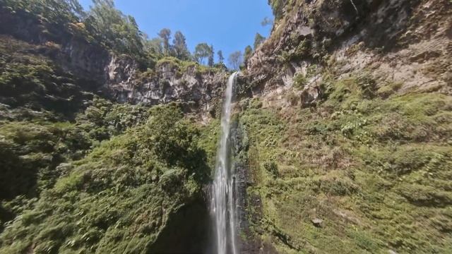 Explore Air Terjun Coban Rondo dengan Drone FPV смотреть онлайн