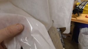 Как отличить пароизоляцию от ветрозащиты за пять секунд.