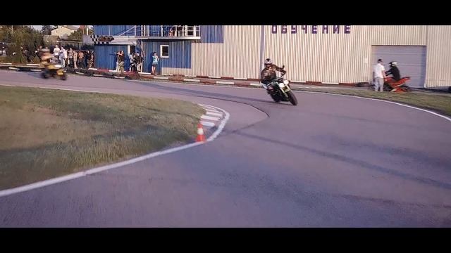 Мото Понедельник Rowe смотреть онлайн