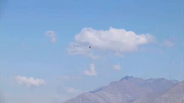 IAF CH-47 Chinook Helicopter 🚁 in action,lifting M-77 Howitzer Petroling in Leh & Specifications смотреть онлайн