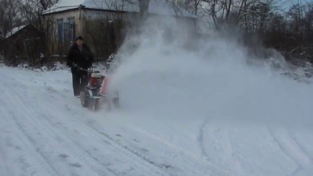 Уборка снега, Мотоблоком ОКА и Снегоуборщиком ЦЕЛИНА. смотреть онлайн