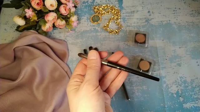 Кисти для макияжа в удобном чехле. смотреть онлайн