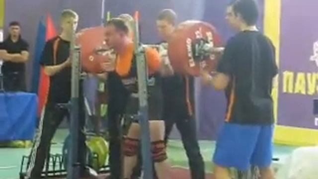 Щербаков Денис ,г.Нерюнги 2010,присед 330кг.wmv смотреть онлайн