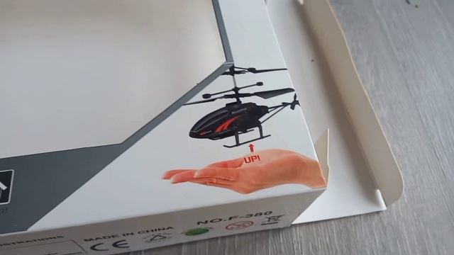 Вертолет на пульте управления и с возможностью управления от руки смотреть онлайн