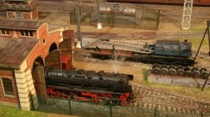 Макет железной дороги на даче.