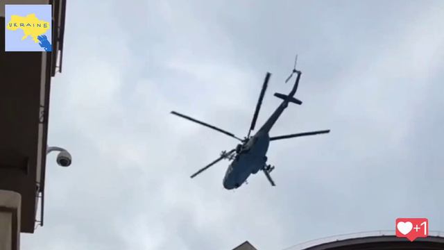 Москва, центр, " без паники" просто летают боевые вертолеты Ми-8 26 декабря 2022 г. смотреть онлайн