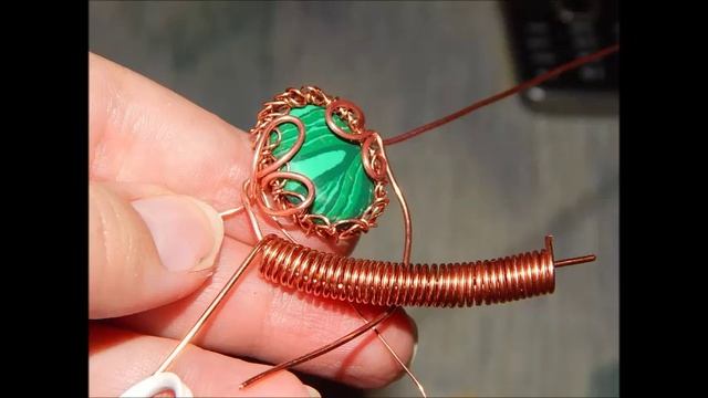 Делаем центр браслета с спиралью из проволоки. смотреть онлайн