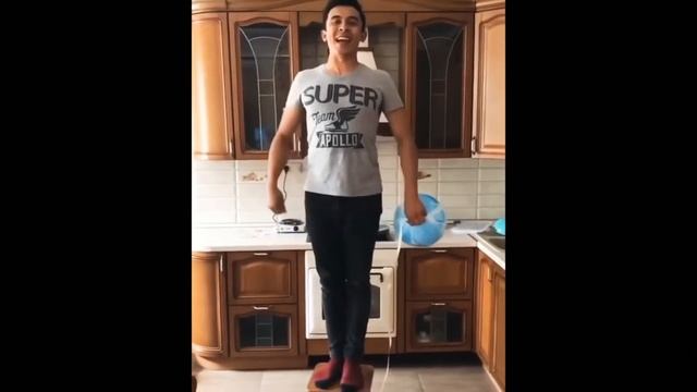 Вышел зайчик на крыльцо... смотреть онлайн