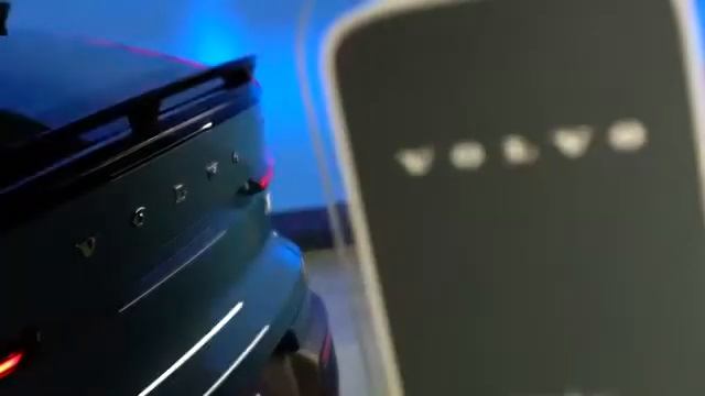 Vida elétrica. O belíssimo Volvo C40, um SUV cupê elétrico de respeito. смотреть онлайн