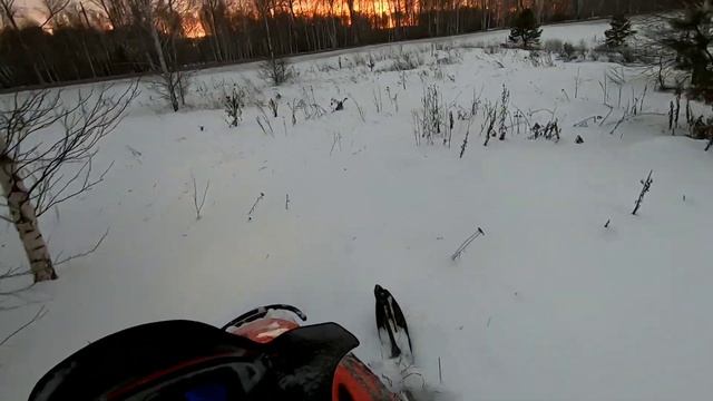 Тест-драйв снегохода Polaris Dragon 700. Неожиданная встреча с березой :-) смотреть онлайн