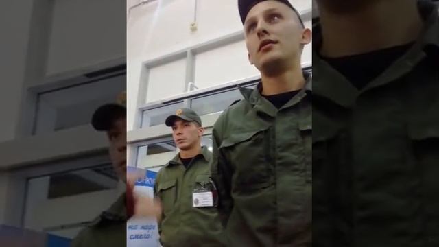 ТУПОЙ ОХРАННИК за 1 день до увольнения смотреть онлайн