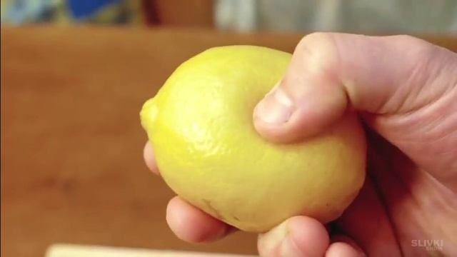 Как выдавить ВЕСЬ сок из лимона смотреть онлайн