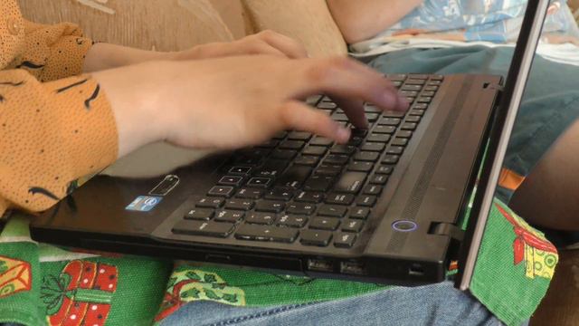 Зворушливе відеопривітання до Дня Матері смотреть онлайн