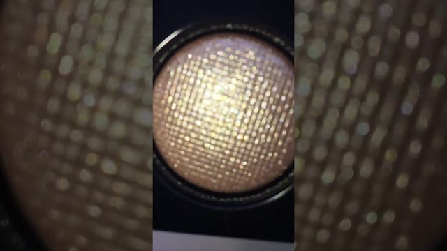 「BOBBI BROWN」Luxe Eye Shadow Rich Sparkle 01 Moonstone смотреть онлайн