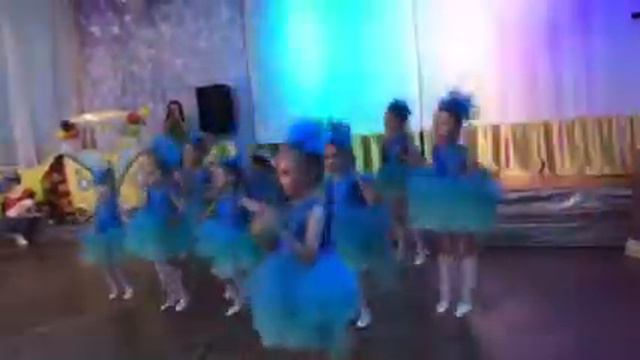 Выступление Витаминок на Выпускном с танцем Незабудка 21.05.21 смотреть онлайн