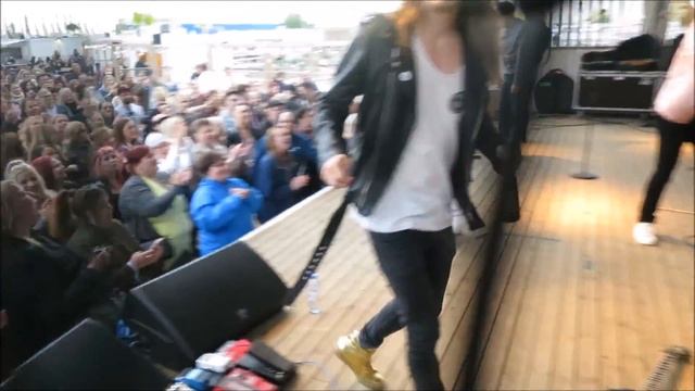 CRACKING OPEN COLD ONES WITH THE BOYS! смотреть онлайн