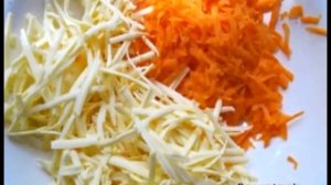 Видео рецепты - морковный салат с сыром, кукурузой, колбасой и чесноком