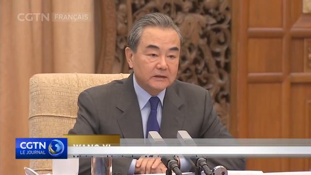 Le ministre chinois des Affaires étrangères s’entretient avec des chefs d’entreprise américains смотреть онлайн