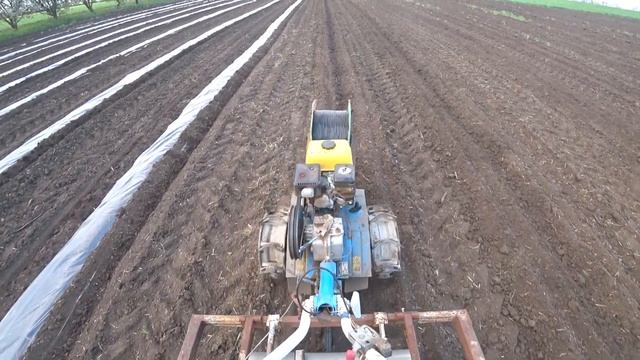 Cтелим пленку мотоблоком под арбузы смотреть онлайн