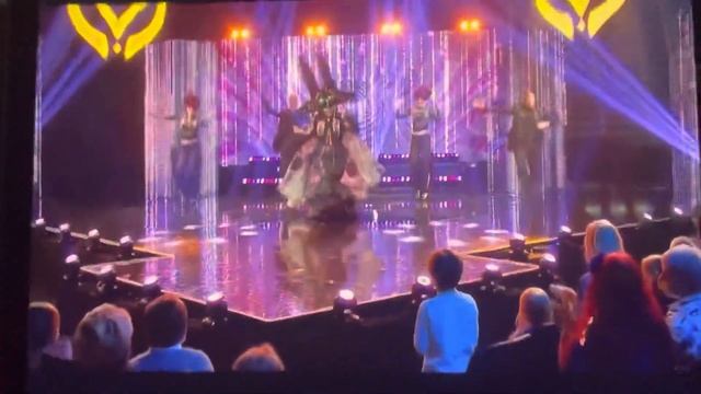 Night Butterfly sings "Всё могут короли" by Alla Pugacheva смотреть онлайн