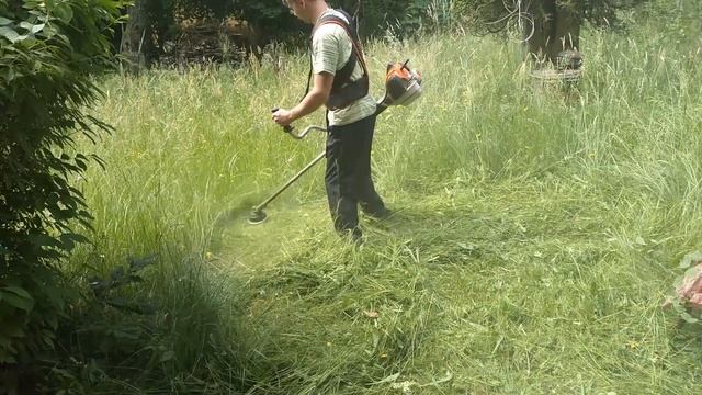 Stihl FS 490 C-EM mowing the grass at the cottage on the Počúvadlo Slovakia with 3,0mm line OREGON смотреть онлайн