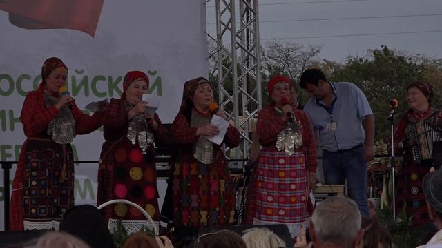 «Бурановские бабушки» выступают на ставропольской «бахче Пономарёвых смотреть онлайн