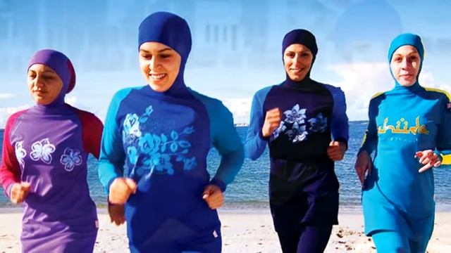 Плавающая в мусульманском купальнике девушка возмутила казахстанца смотреть онлайн