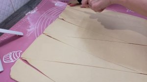 Круассан из слоенного бездрожжевого теста.