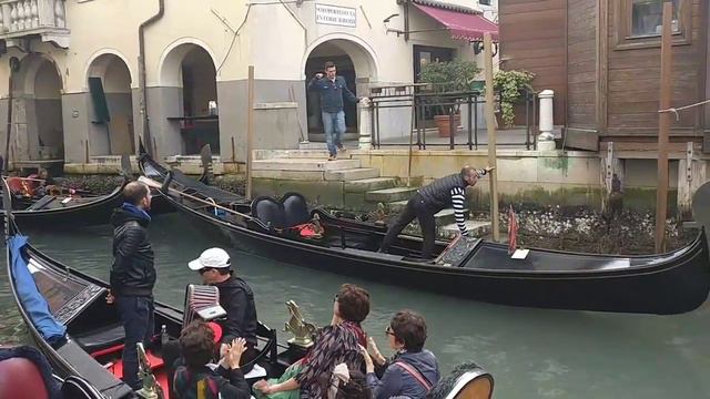 Венеция. Гандола поет красиво... смотреть онлайн