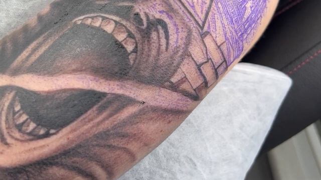 Black and Gray Pink Floyd Tattoo Time Lapse 2 Session смотреть онлайн