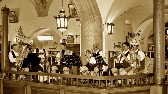 “Mariechen Sass Weinend im Garten” by Hohl & Weimann 1922 смотреть онлайн