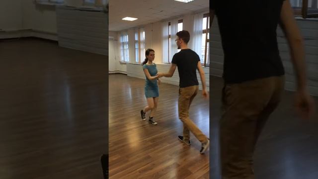 Jet Cats - Lindy hop - level 1 - вариации смены мест в открытой позиции смотреть онлайн