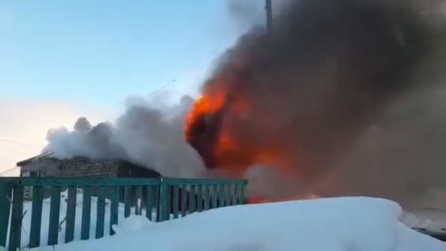 В единственном селе на Командорах загорелась котельная смотреть онлайн