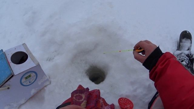 Крупный окунь, хороший клев смотреть онлайн