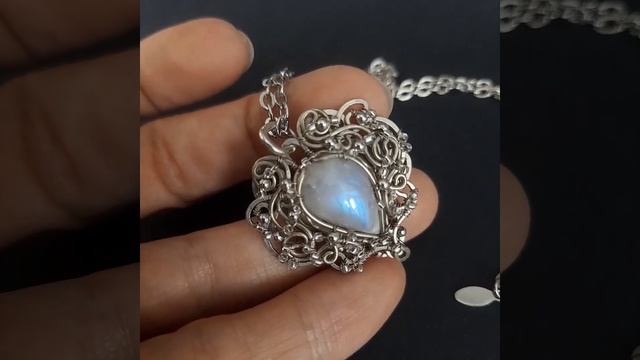 Кулон с камнем адуляр металл мельхиор "Ice" смотреть онлайн