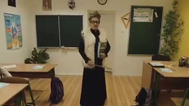 (НАОБОРОТ) От первого лица: Школа 4 ! ? ПОБРИЛИ НАЛЫСО на УРОКЕ ? ВЫЗВАЛИ ПОЛИЦИЮ в ШКОЛУ смотреть онлайн